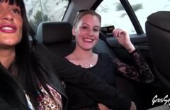Красивые цыгане снимают бесплатные порнофильмы в машине